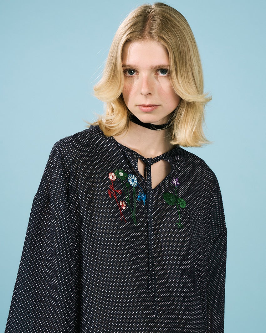 野花の刺繍のリラックスワンピース - CACUMA2023SS 渡邉良重さんの服