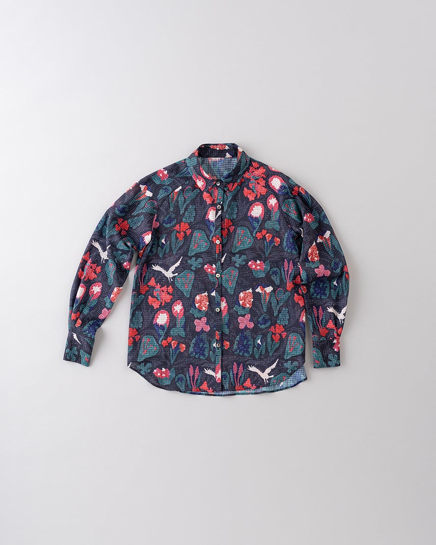 花のカーペットのシャツ - CACUMA 2025 渡邉良重さんの服