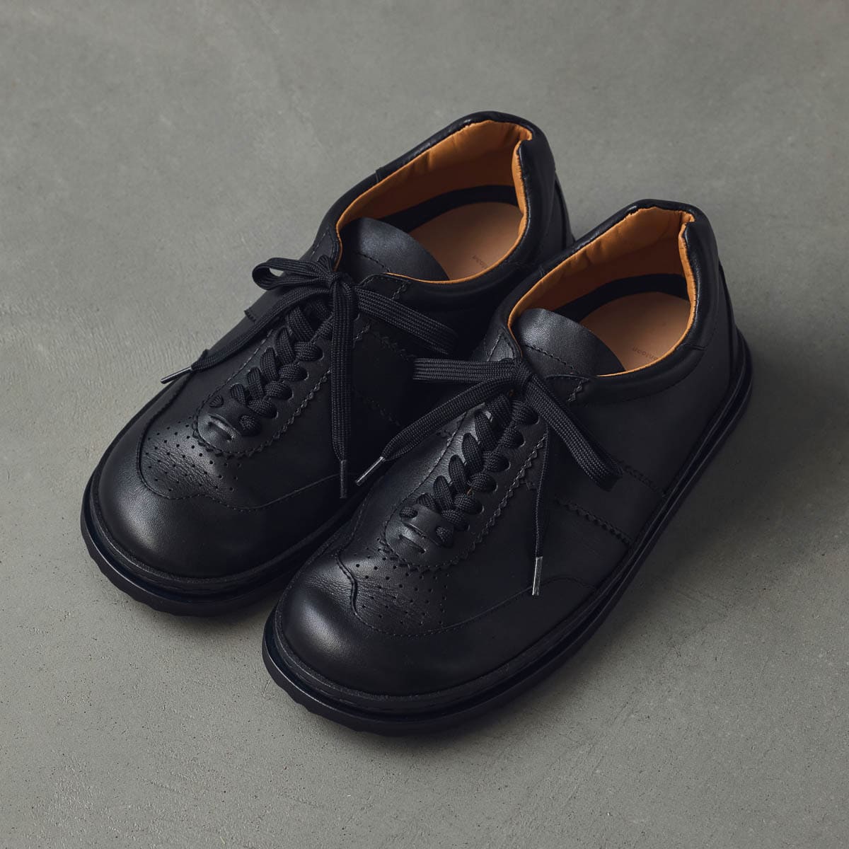 本》クラークス社（CLARKS） 製靴マニュアル「靴のできるまで