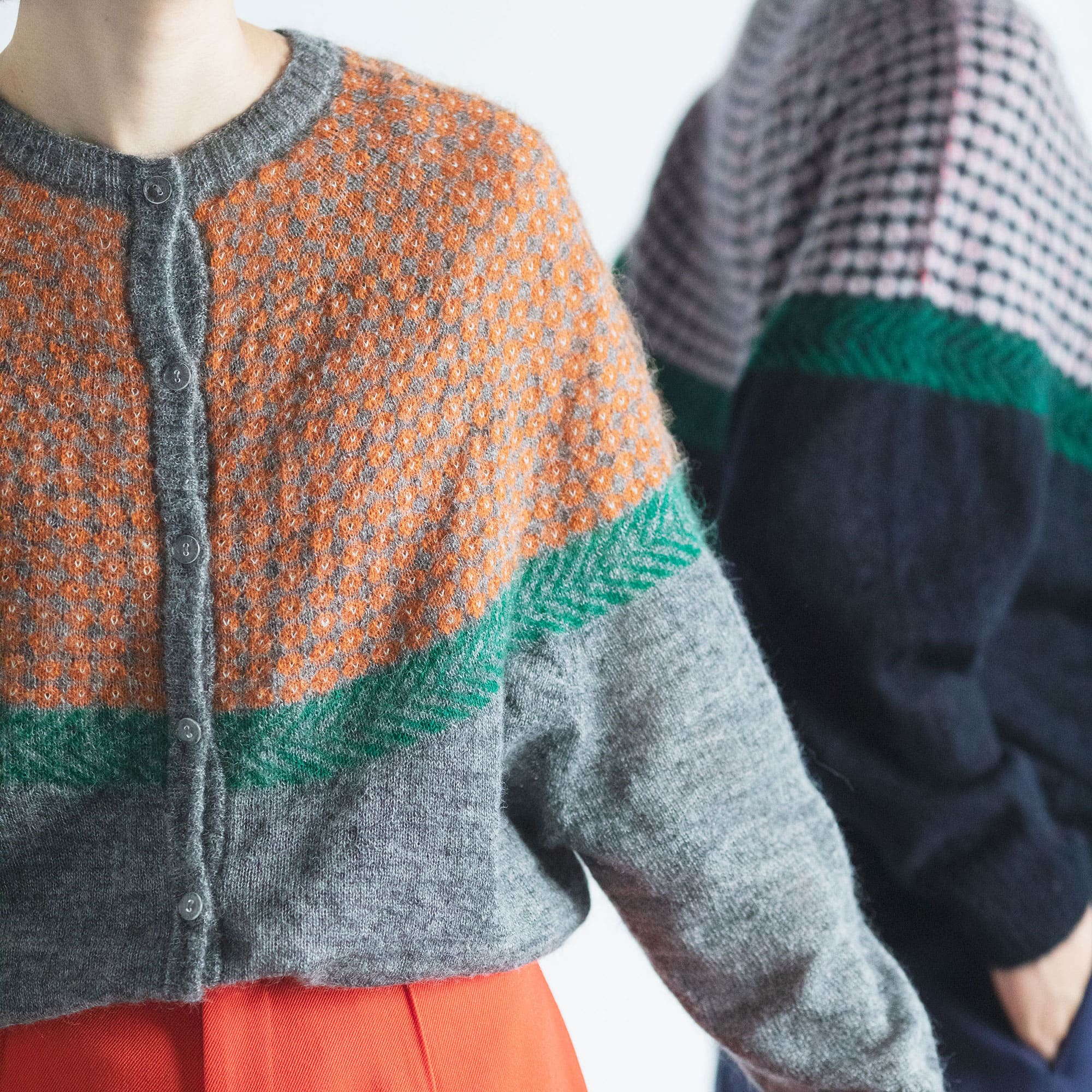 marikomikuni 波状編みカーディガン 赤・紺 marikomikuni 波状編みカーディガン 赤・紺 - メルカリ