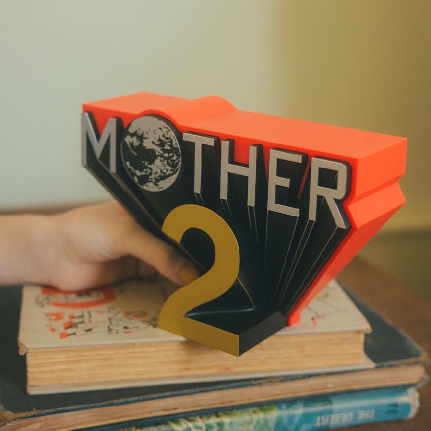 ほぼ日 MOTHERのおみせ マザー2 ロゴフィギュア 糸井重里 MOTHER2』ロゴのフィギュア - ほぼ日MOTHERプロジェクト - ほぼ日