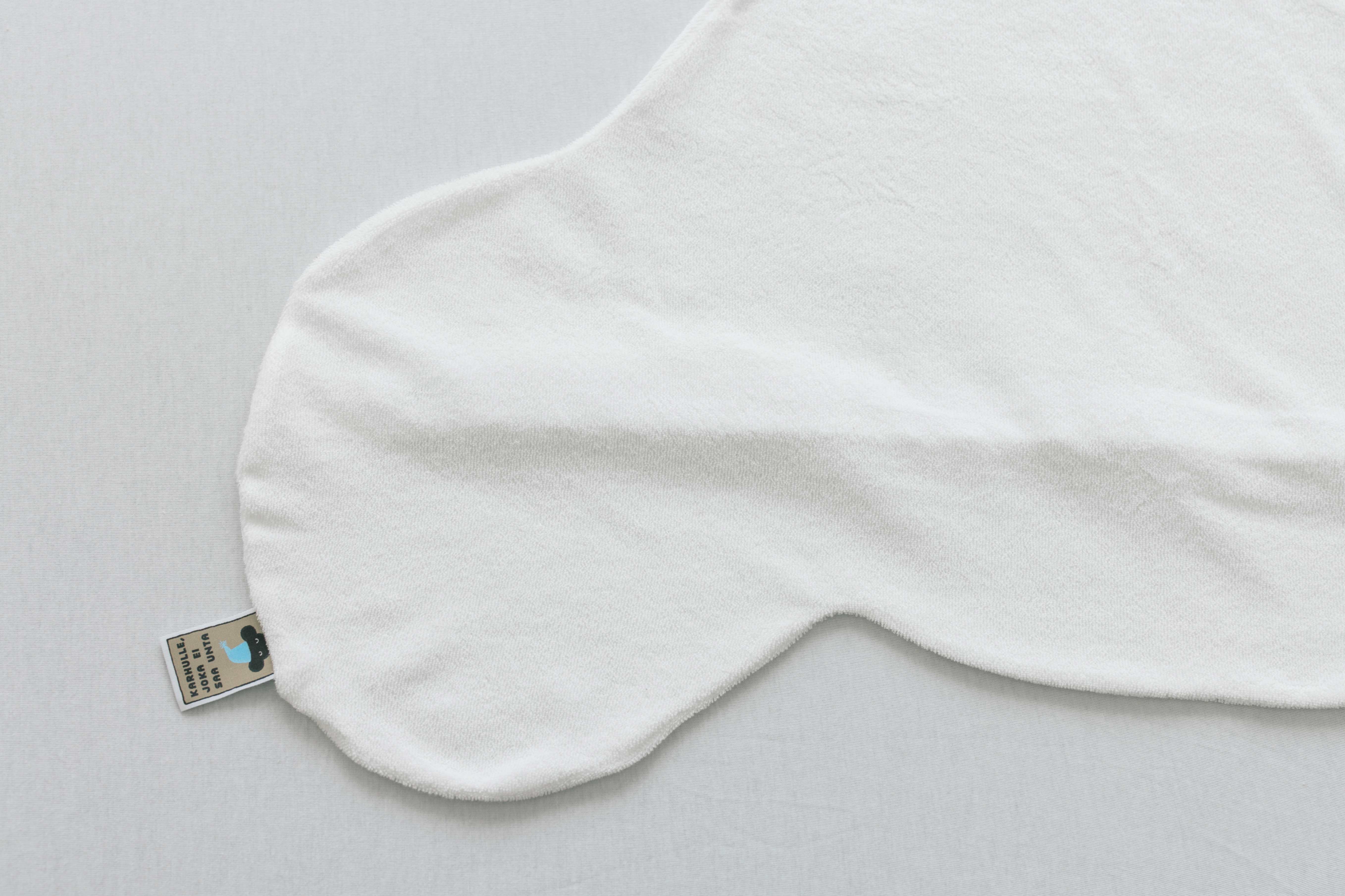 ほぼ日　くまのさかだちまくら（ホワイトカバー付） 楽天市場】ねむれないくまのために / くまのさかだちまくら : ほぼ日