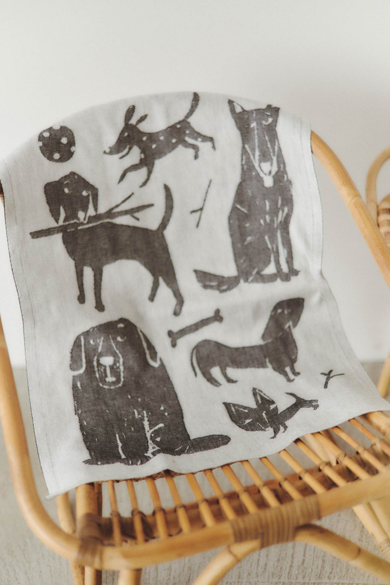 アンティーク フランス 狩猟の光景 鹿・騎馬者・犬 カットワーク リネンクロス マッティのキッチンクロス | STAMPSの紙上旅行 フィンランドの光