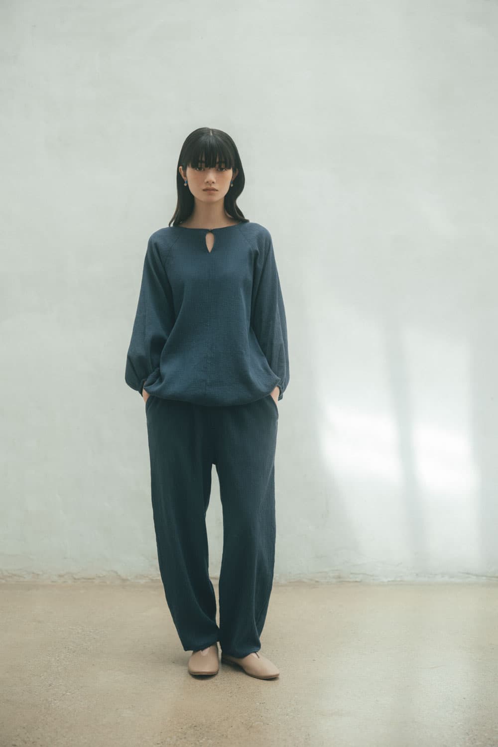 ONI YORYU 裾パイピングパンツ ONI YORYU 裾パイピングパンツ | 轟木節子がつくる、気持ちのいい服