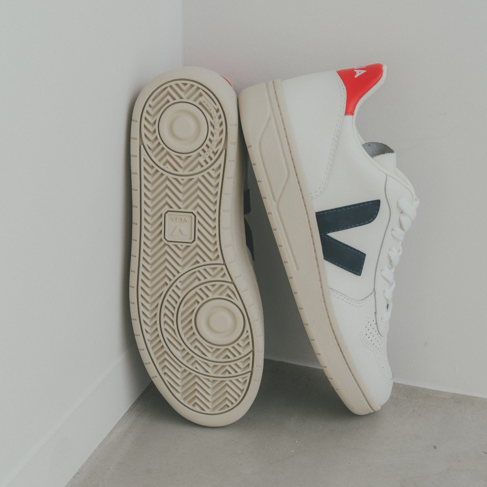 V-10 トリコロール ［V-10/EXTRA-WHITE NAUTICO PEKIN］ - ほぼ日刊