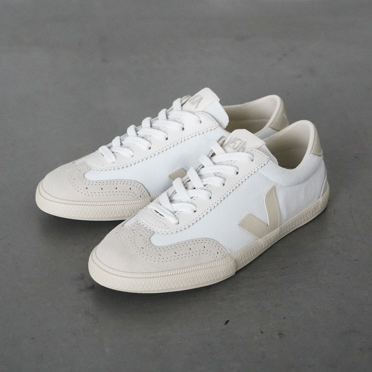 VEJA ホワイト スニーカー VOLLEY ホワイトベージュ ［VOLLEY WHITE PIERRE］ - フランス